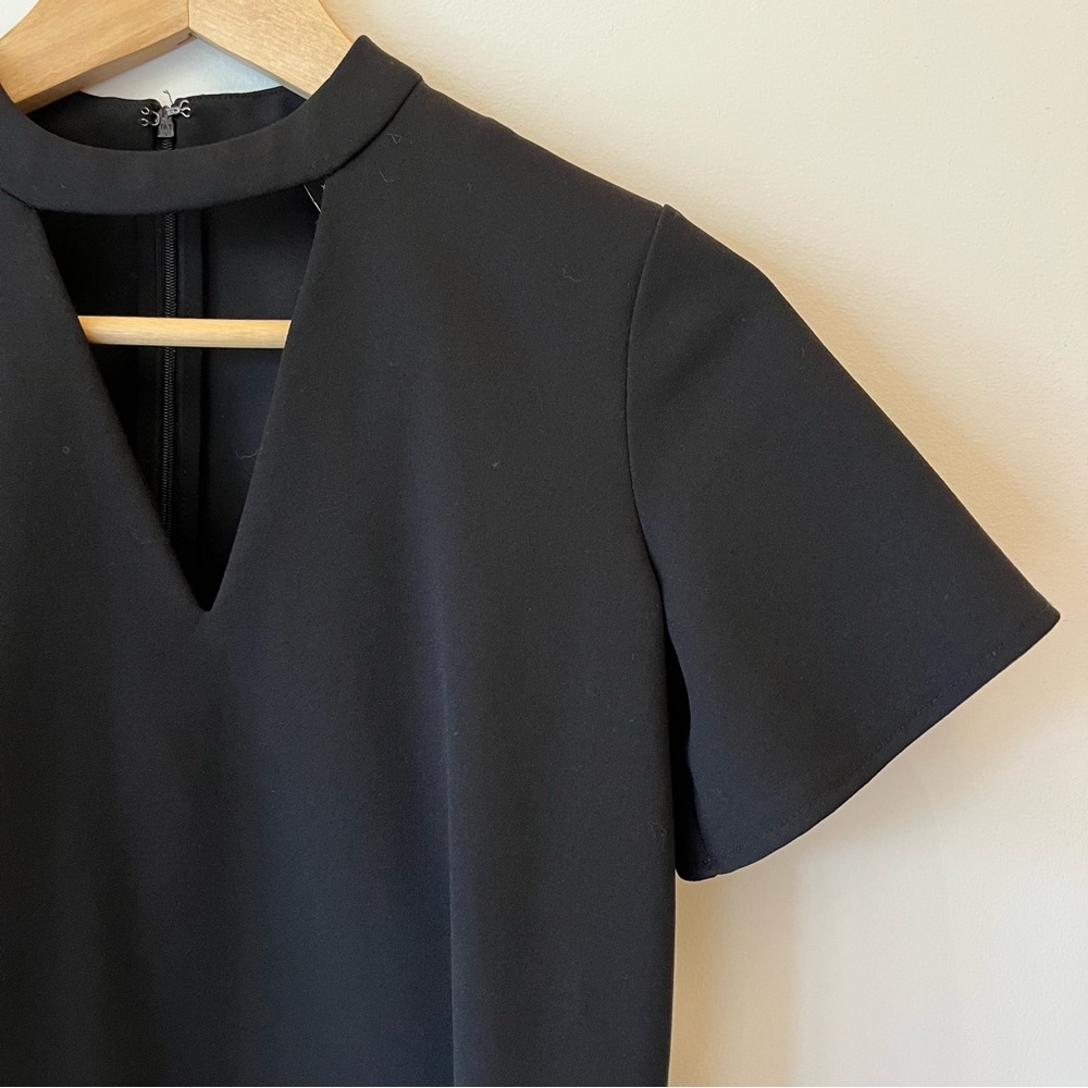Petite Keyhole Top - Picture 3 of 6